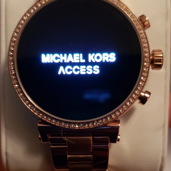 Michael kors access watch - Picture 3 of 6
